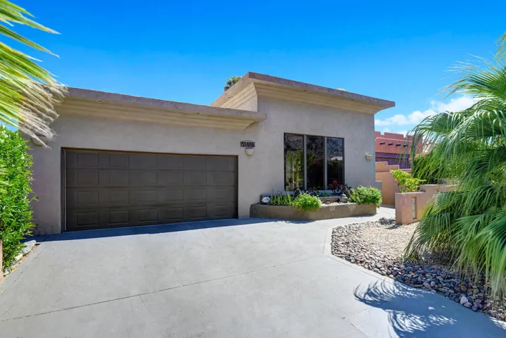 FRONT OF HOME TIGHT.jpg mls