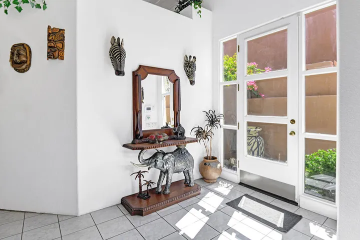 ENTRY WAY.jpg mls