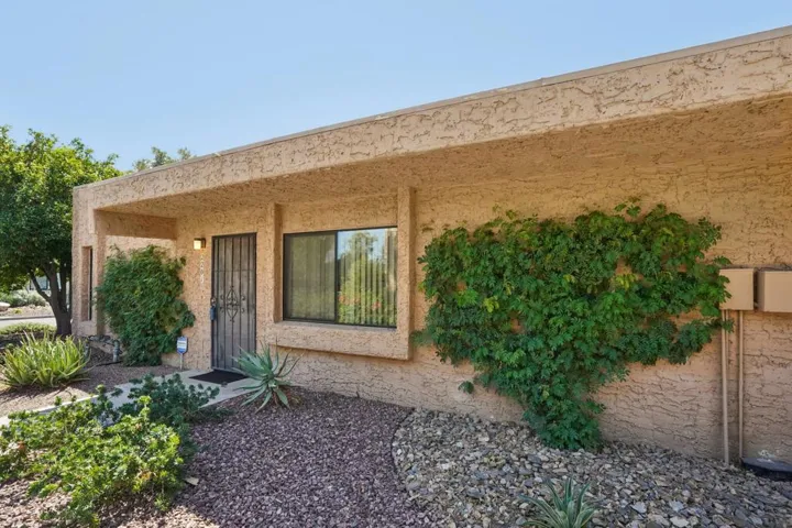 6-web-or-mls-Los Patos Dr-S1609-006