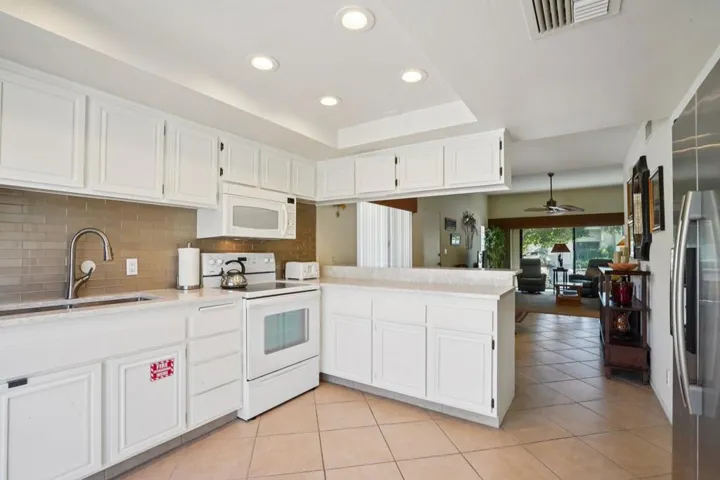 14-web-or-mls-Los Patos Dr-S1609-014