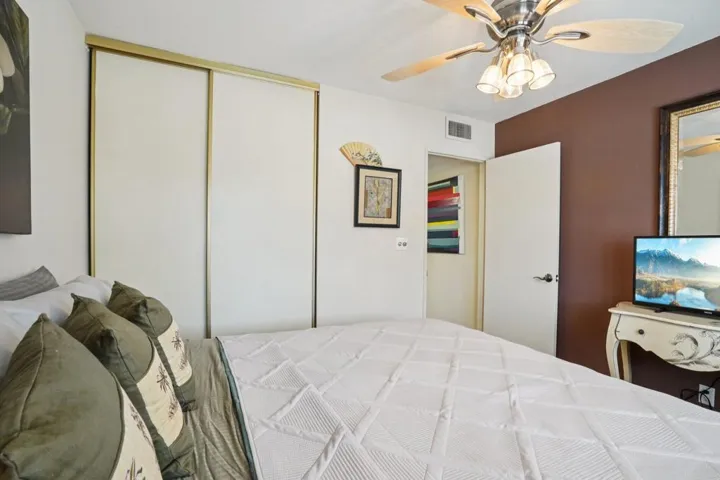 18-web-or-mls-Los Patos Dr-S1609-018