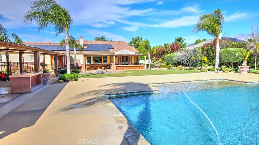 923 Union, Cherry Valley, California 92223