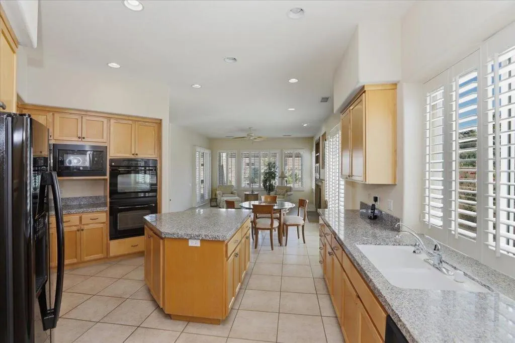 23-Kitchen