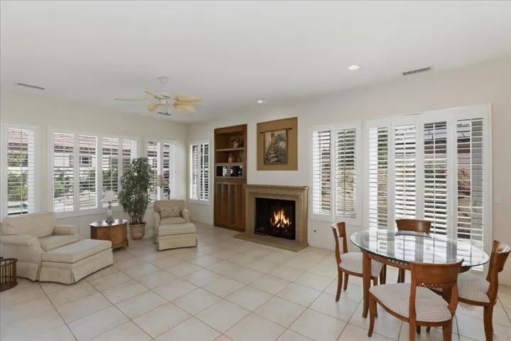 15-Family Room and Casual Dining