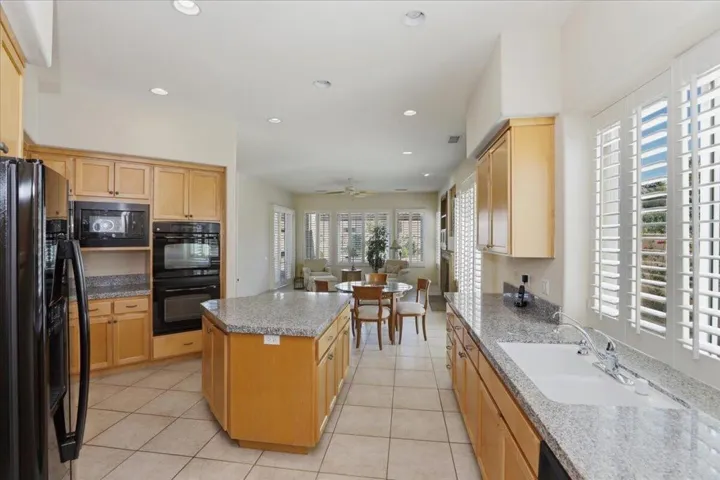 23-Kitchen