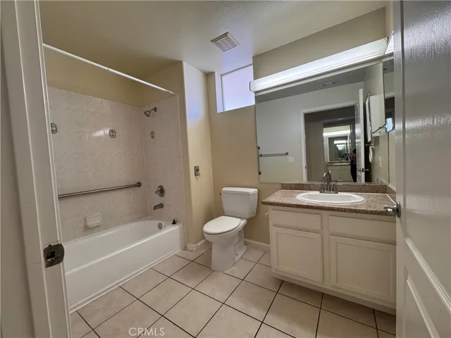 Spacious Bathroom