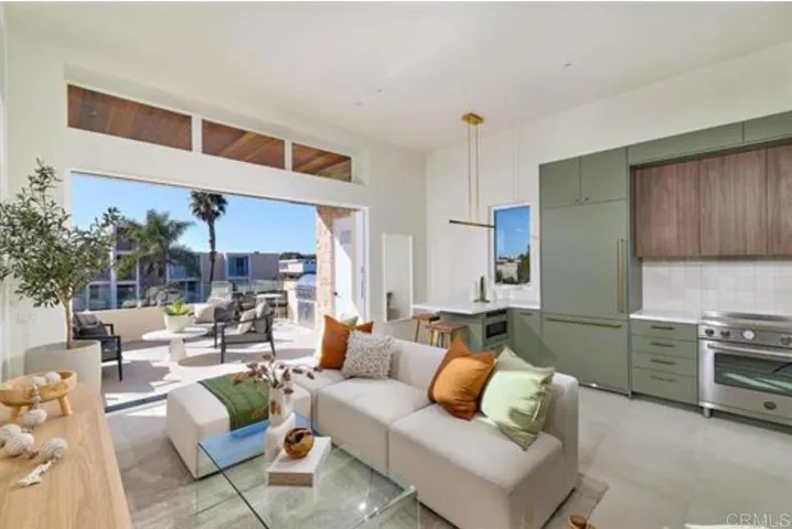 3905 Haines, San Diego, California 92109