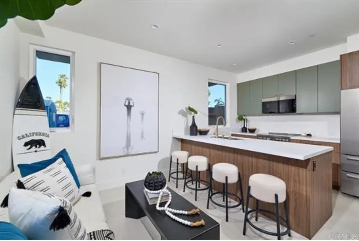 3905 Haines, San Diego, California 92109