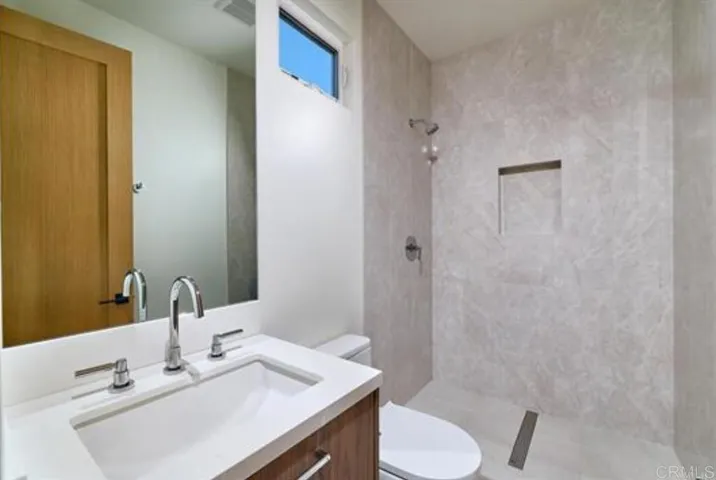 3905 Haines, San Diego, California 92109