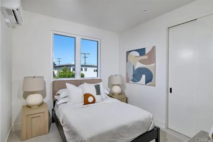 3905 Haines, San Diego, California 92109