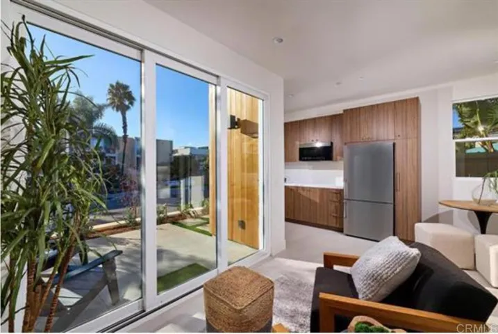 3905 Haines, San Diego, California 92109