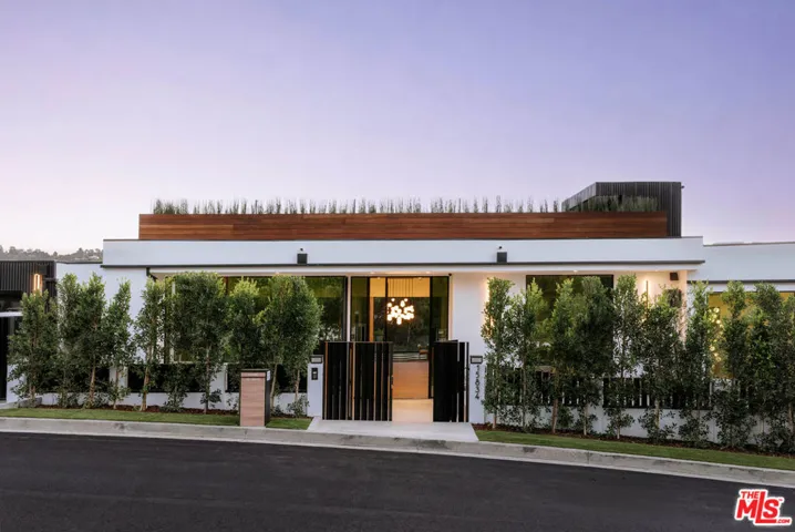 15834 High Knoll Road, Encino, California 91436