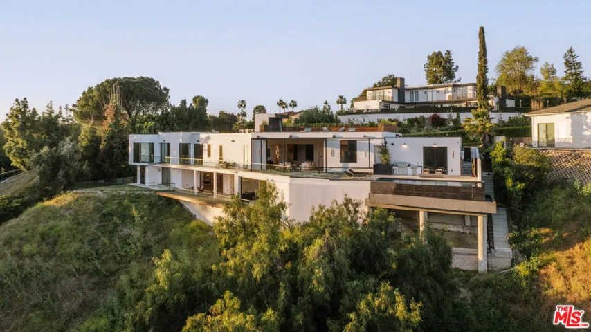15834 High Knoll Road, Encino, California 91436