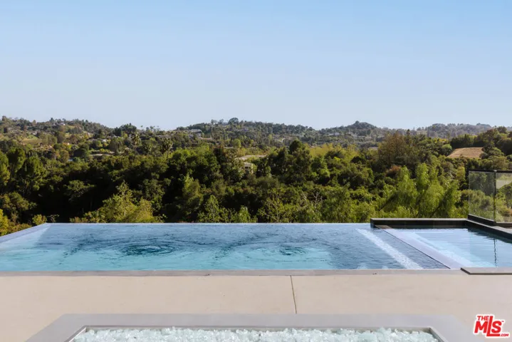 15834 High Knoll Road, Encino, California 91436