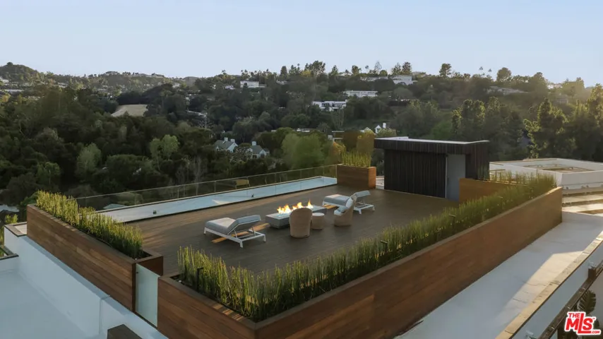 15834 High Knoll Road, Encino, California 91436