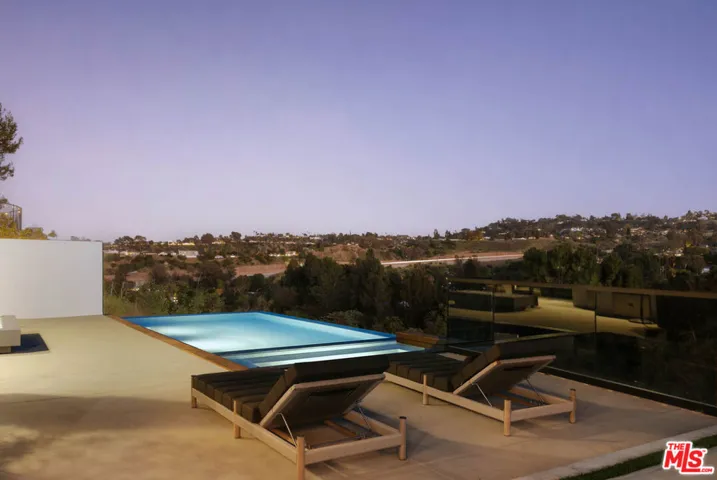 15834 High Knoll Road, Encino, California 91436