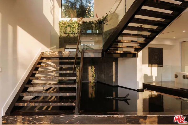 15834 High Knoll Road, Encino, California 91436