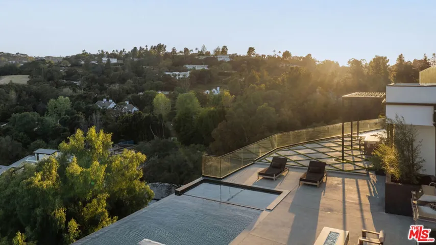 15834 High Knoll Road, Encino, California 91436
