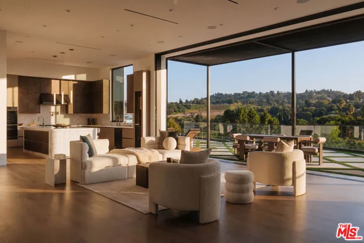 15834 High Knoll Road, Encino, California 91436