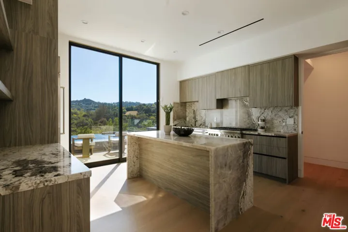 15834 High Knoll Road, Encino, California 91436