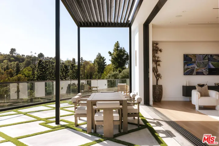 15834 High Knoll Road, Encino, California 91436