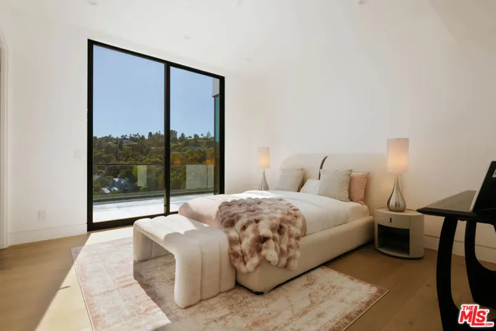 15834 High Knoll Road, Encino, California 91436