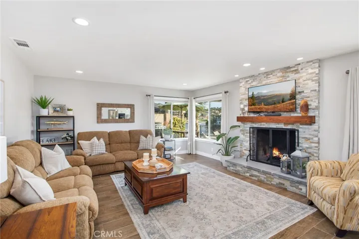 30249 Spray Drive, Canyon Lake, California 92587