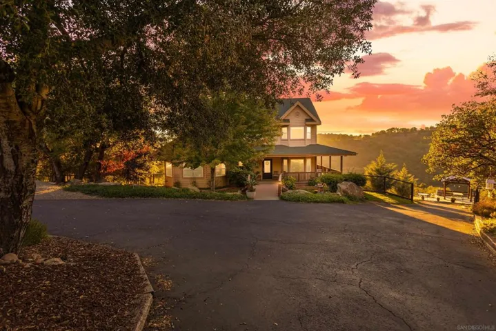 Driveway/Parking/Front porch