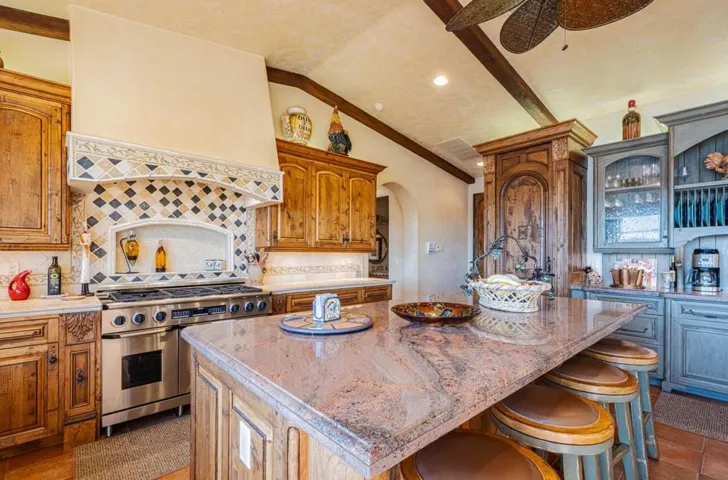 8730 Bluff Court, Bradley, California 93426