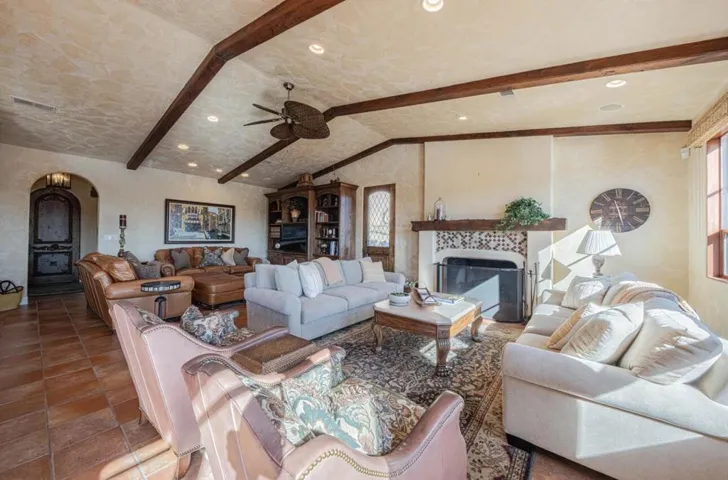 8730 Bluff Court, Bradley, California 93426