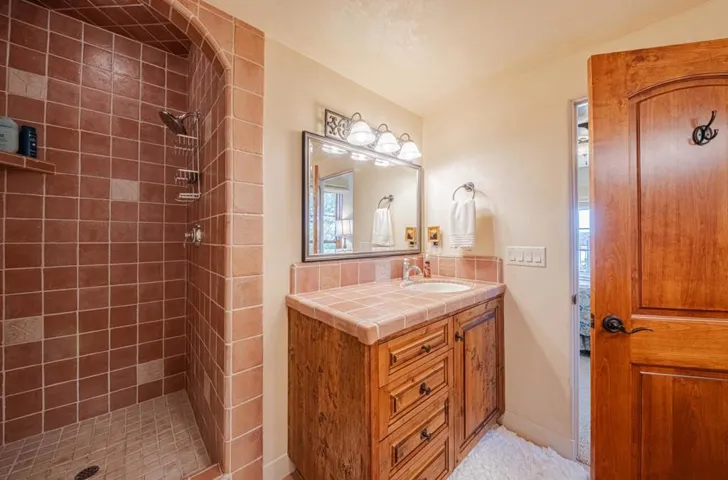 8730 Bluff Court, Bradley, California 93426