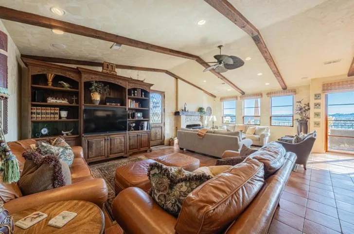 8730 Bluff Court, Bradley, California 93426