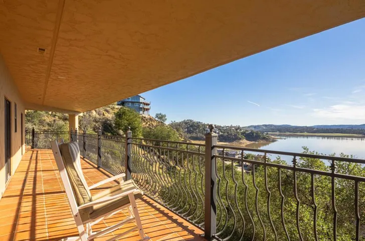 8730 Bluff Court, Bradley, California 93426