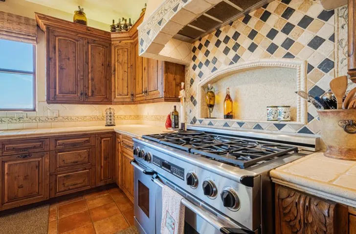 8730 Bluff Court, Bradley, California 93426