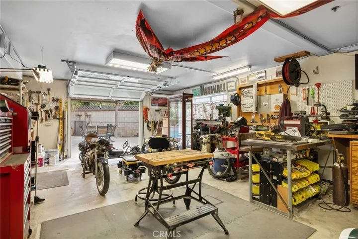 Workshop on the lower level with heating and cooling