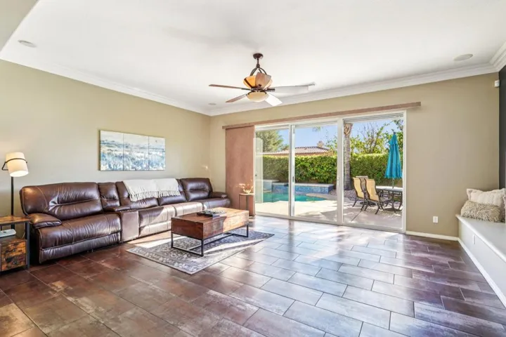 8-web-or-mls-Vista Del Aqua-S2711-008