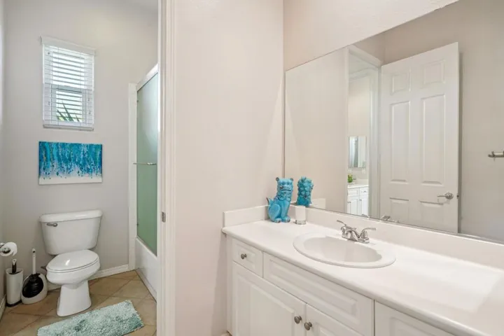 30-web-or-mls-Vista Del Aqua-S2711-032