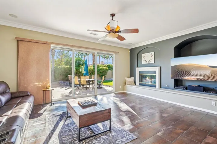 9-web-or-mls-Vista Del Aqua-S2711-009