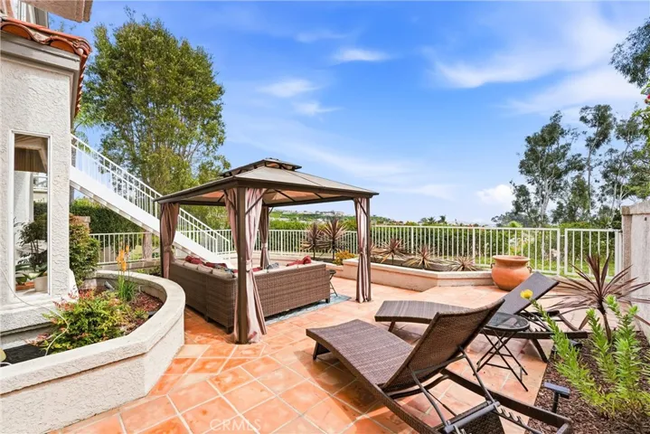 The Perfect Pation For Sunning, Or Entertaining Large Groups Of Family & Friends