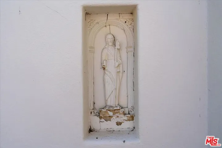 Main home architectural detail