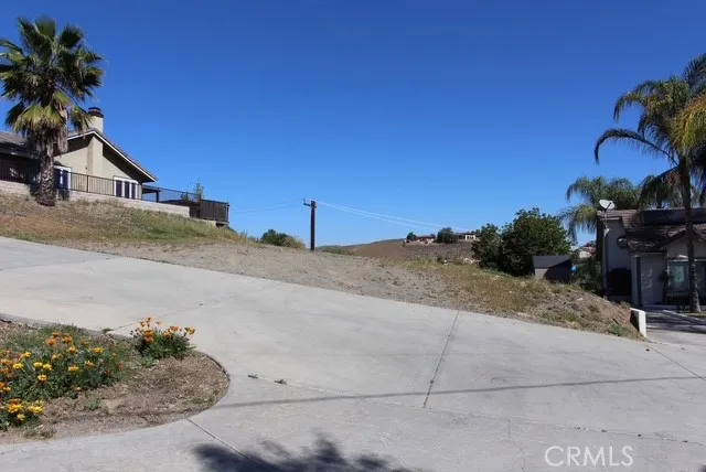 Clilmbing up San Joaquin Driveway