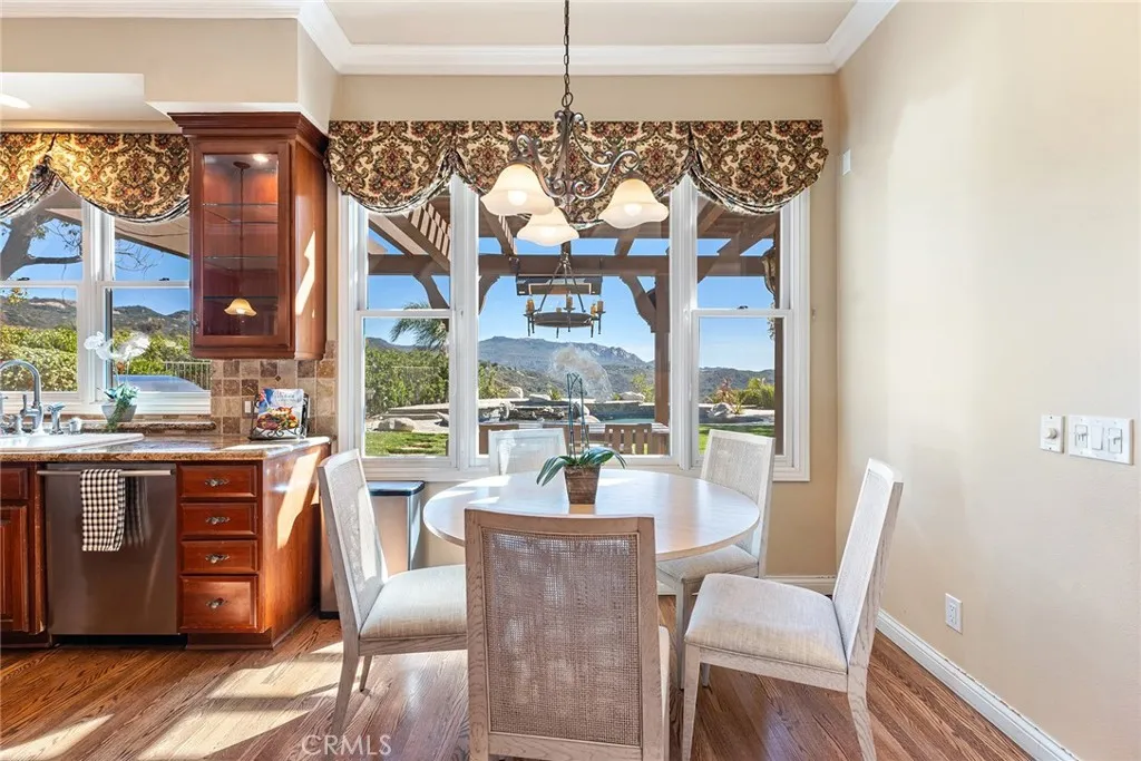 Breakfast Nook with Views