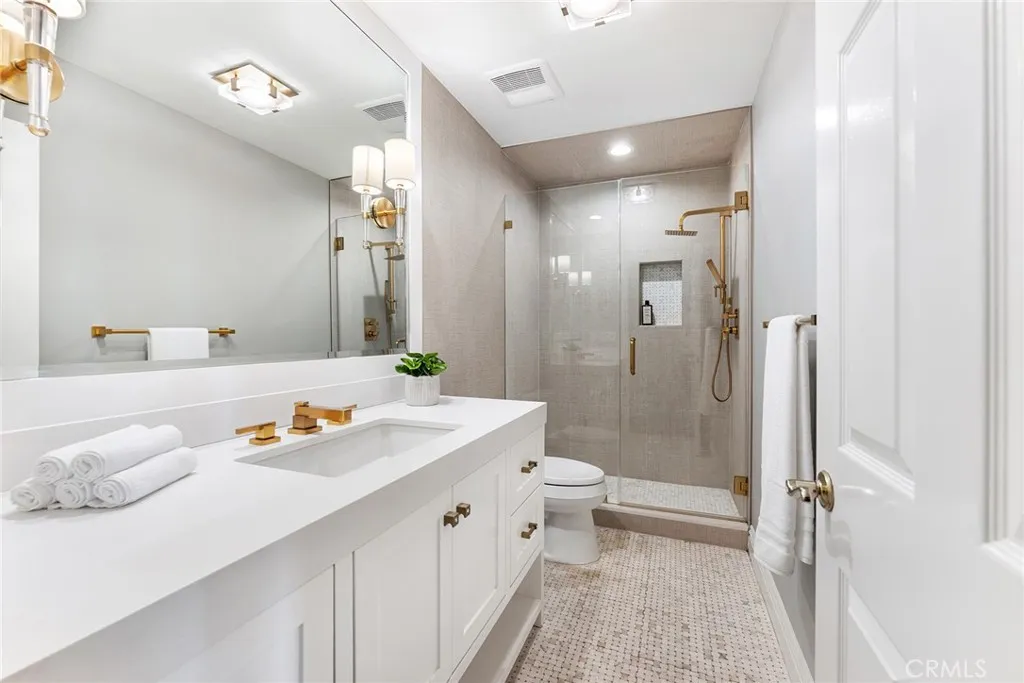 Downstairs Full Bathroom