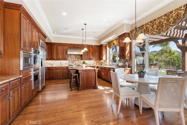 Huge Eat-In Kitchen