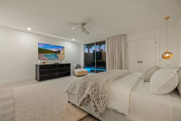 021_73905flagstoneln38_705