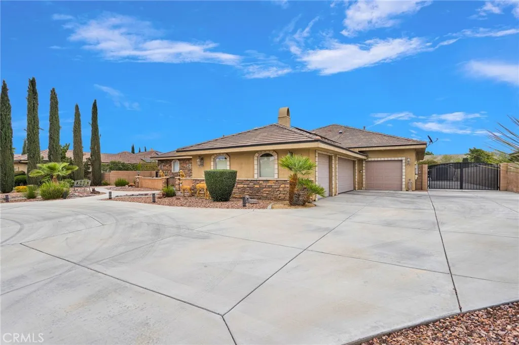 12935 Galewood, Apple Valley, California 92308 — photo 5
