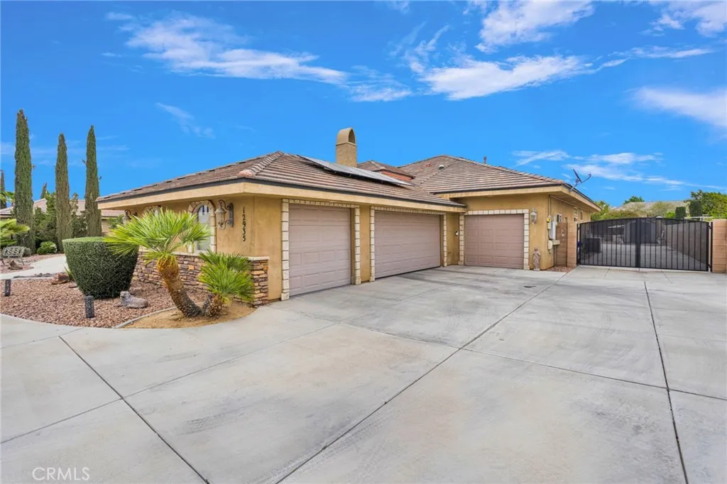 12935 Galewood, Apple Valley, California 92308 — photo 4
