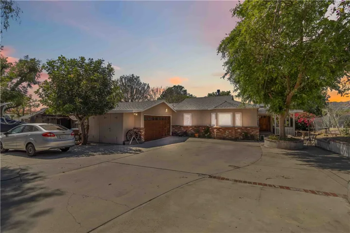 10457 Variel Avenue, Chatsworth, California 91311