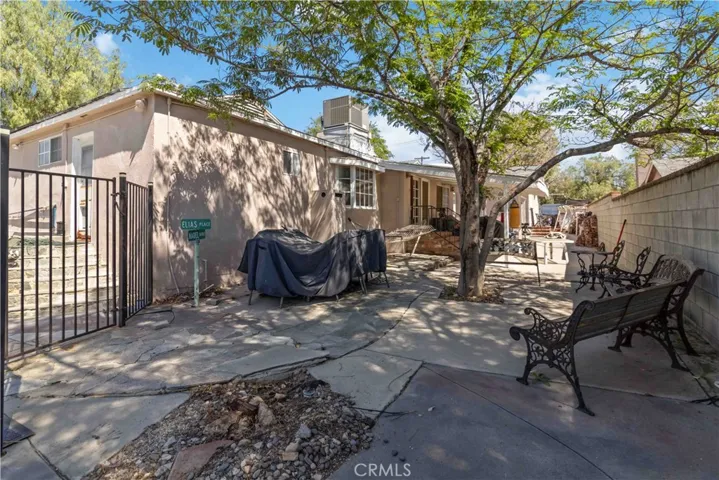 10457 Variel Avenue, Chatsworth, California 91311