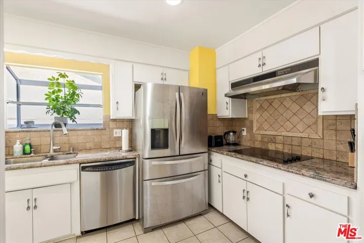 9313 Hayvenhurst Avenue, North Hills, California 91343